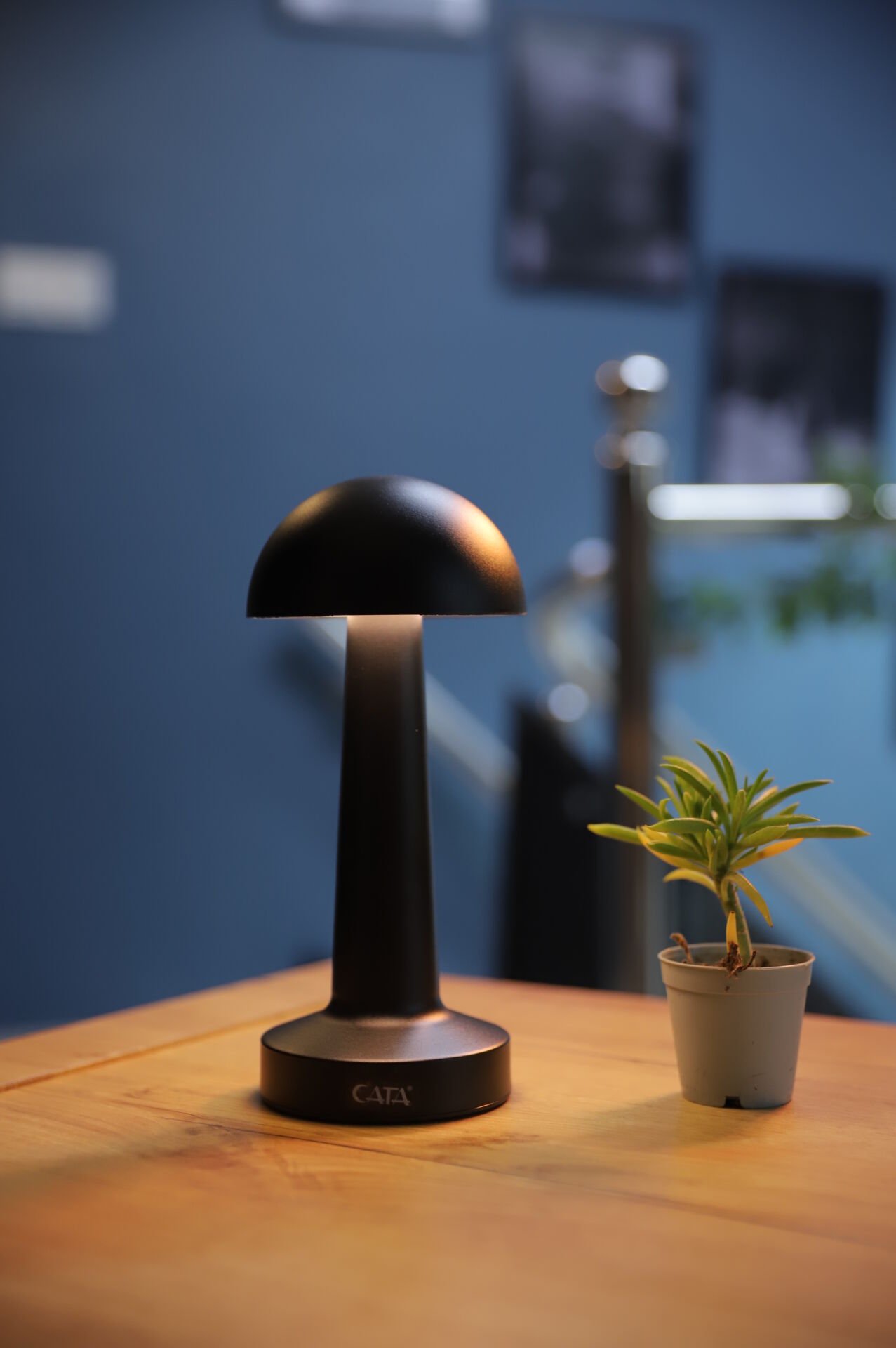 CT-8428 LİZBON ŞARJLI MASA LAMBASI (SİYAH)